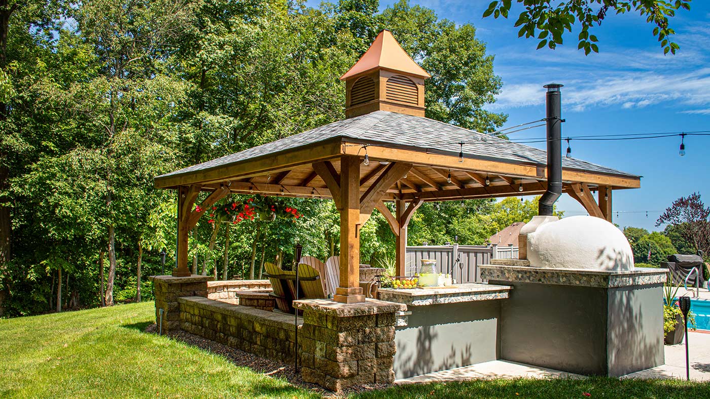 Stunning pavilion with pizza oven